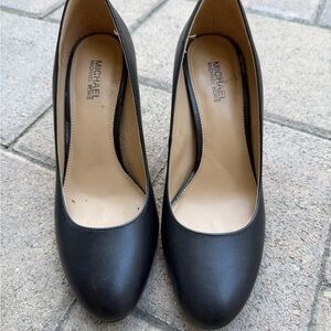 MICHAEL Michael Kors Black Leather Rounded-Toe Pumps
